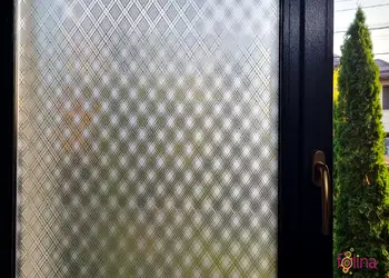 folie geam autoadeziva folina sablare cu romburi stilizate translucide 120 cm latime