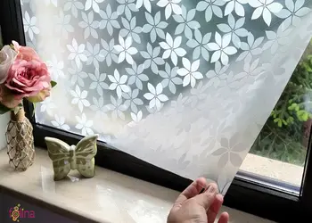 folie geam sablare cu flori albe