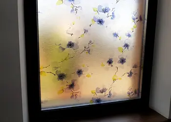 folie geam mat cu model flori mov