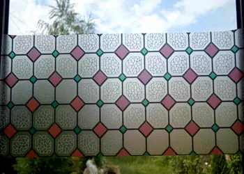 folie geam autoadeziva vitraliu romburi rosii