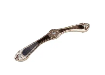 maner mobila auriu cu detalii maro inchis si cristale