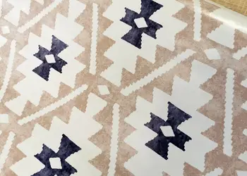 fata de masa cu model traditional