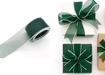 banda satin folina verde cu margini albe 4 cm 10 metri