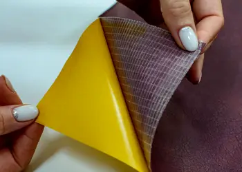 piele artificiala ecologica visiniu bordo aspect natural moale cu adeziv 140cm s0