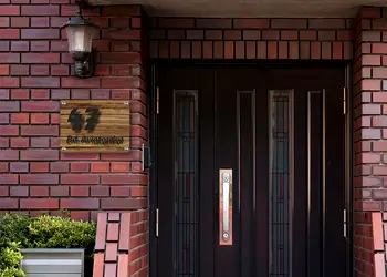 placuta adresa model lemn 4