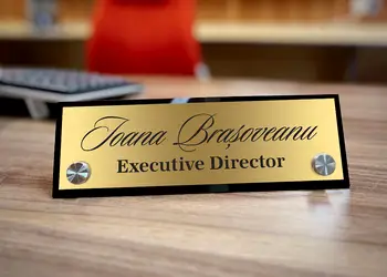 placuta pentru birou model din doua straturi text personalizat uv s00