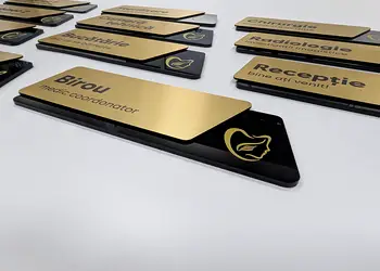 placuta personalizata doua straturi print uv pentru scoli birouri spatii comerciale s00