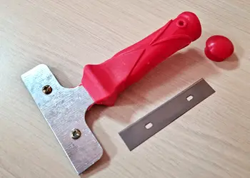 razuitor cu lama metalica pentru curatarea geamurilor