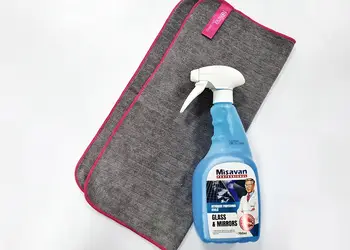 set de curatare geamuri si suprafete sticla laveta microfibra si solutie 3