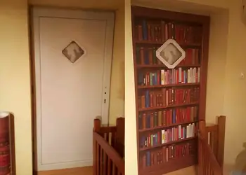 autocolant usa model biblioteca