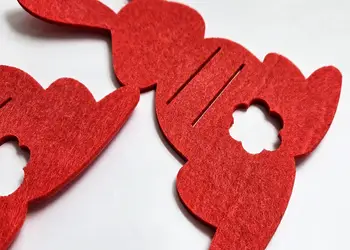 suport decorativ pentru tacamuri iepurasi rosii