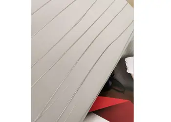 tapet gri deschis cu linii in relief argintii marburg 63401