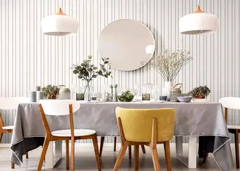 tapet modern alb cu dungi gri argintiu spotlight 1010331