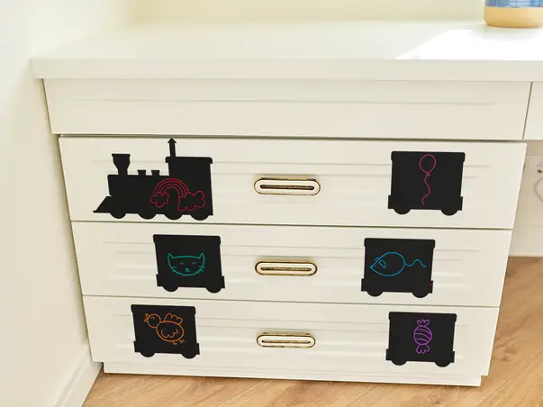 Autocolant tip tabla pentru copii model trenulet x2