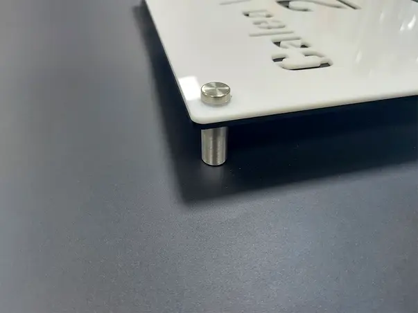 Placuta adresa 3D din acril alb si negru 3