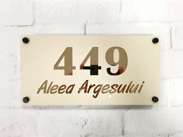 Placuta adresa model bej auriu x1