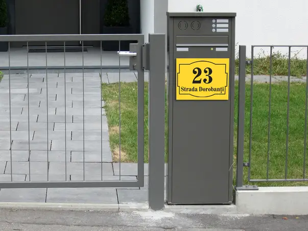 Placuta adresa model clasic bond opt 8 variante de culori text personalizat s7