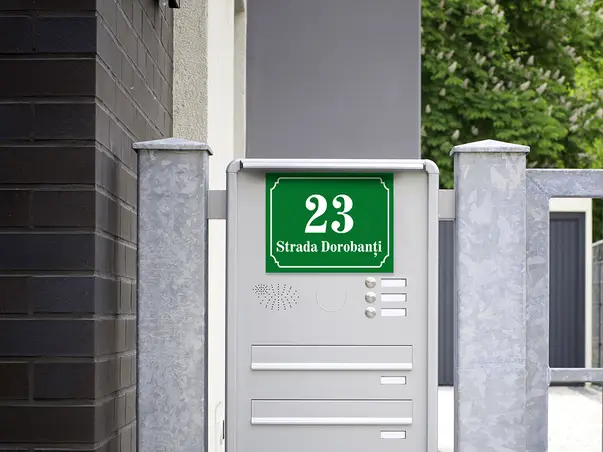 Placuta adresa model clasic bond opt 8 variante de culori text personalizat s8