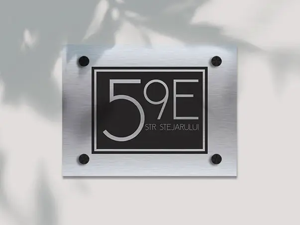 Placuta adresa model modern din bond argintiu sau auriu s1