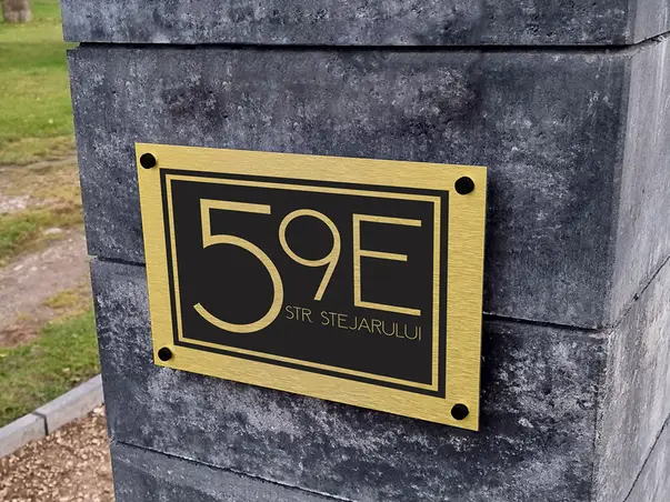 Placuta adresa model modern din bond argintiu sau auriu s5