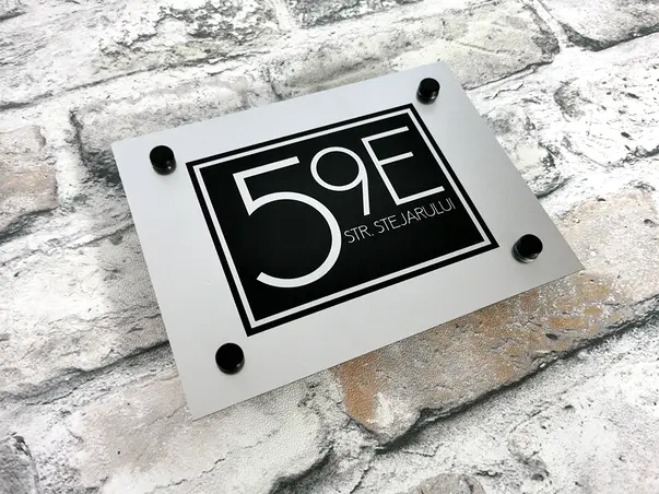 Placuta adresa model modern din bond argintiu sau auriu s8