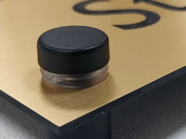 Placuta cu adresa si numar de casa din bond auriu 2