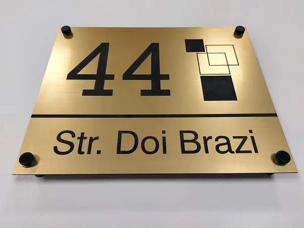Placuta cu adresa si numar de casa din bond auriu 3