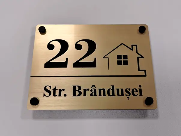 Placuta cu adresa si numar din bond auriu cu text personalizat PP2022 1