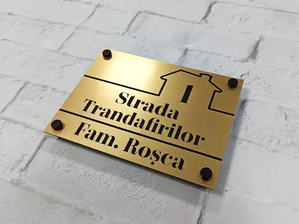 Placuta cu numar si sau adresa casa bloc din bond auriu cu text personalizat gravat simulare 2