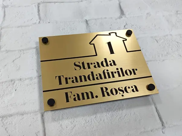 Placuta cu numar si sau adresa casa bloc din bond auriu cu text personalizat gravat simulare 3