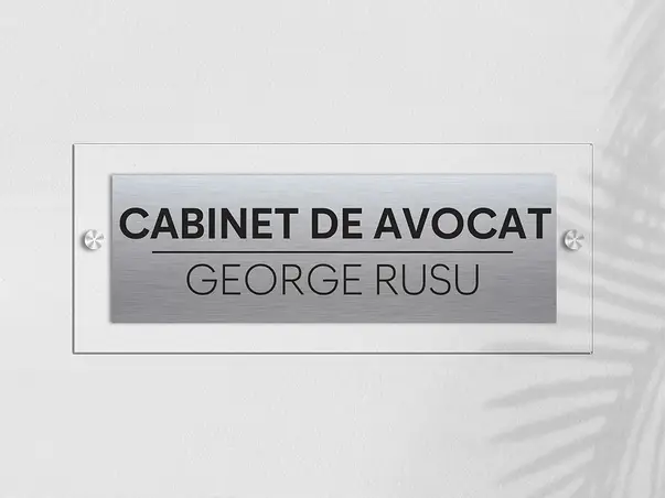 Placuta personalizata cu logo sau text pe suport plexiglass si dibond gravat 4