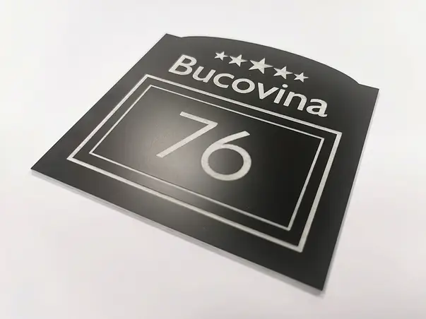 Placuta personalizata model gravat pentru usa y3