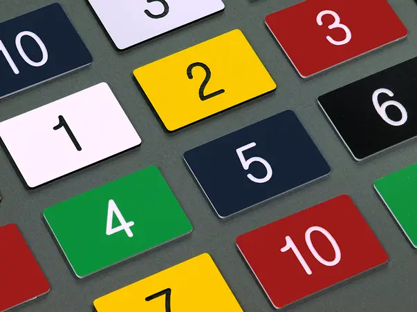 Placute numerice pentru usi vestiare dulapuri sertare gravate personalizate multe culori s1