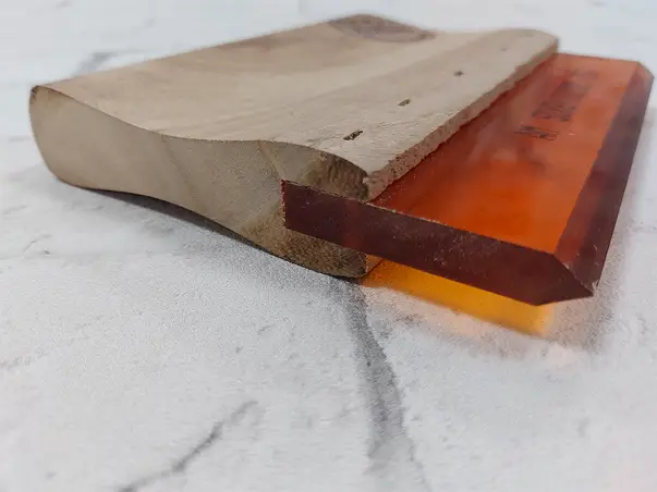 Racleta din lemn cu cap din silicont tare RACWOOD11 1