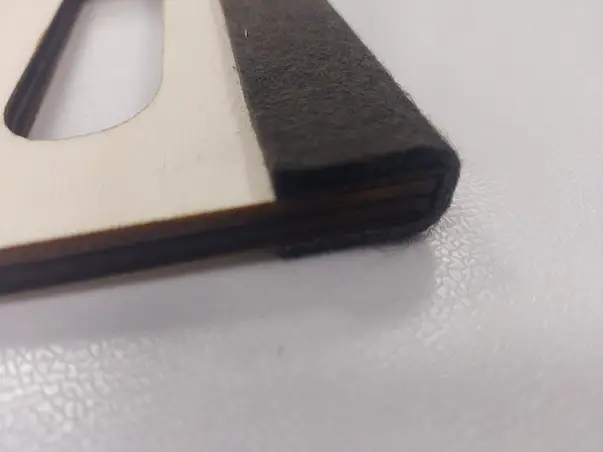 Racleta din lemn cu margine din pasla 2