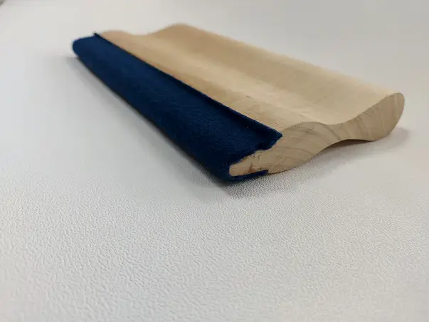 Racleta mare din lemn cu margine din pasla 2