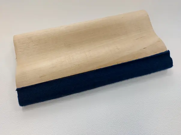 Racleta mare din lemn cu margine din pasla 3