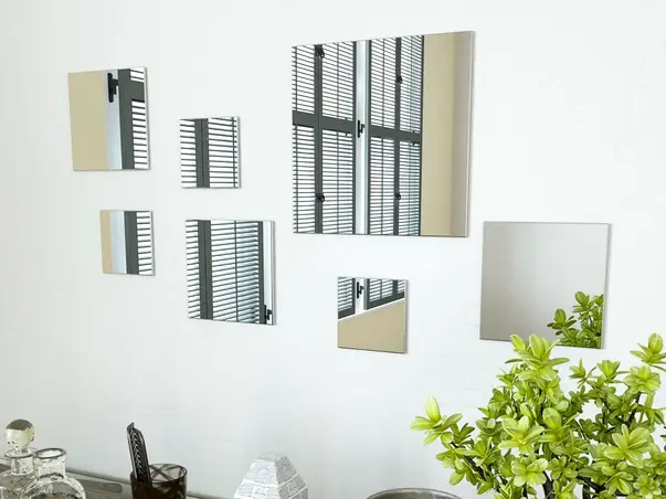 Set 7 oglinzi acrilice de perete patrate argintii simulare 1