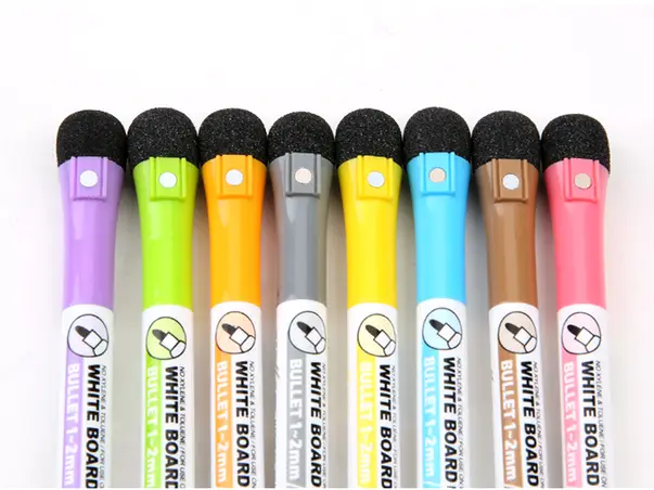 Set de markere magnetice pentru tabla cu burete inclus 3