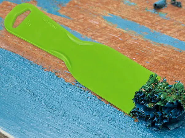 Spatula pentru curatarea adezivului sau racletarea partilor curbate 5