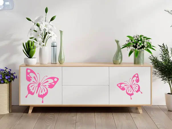 Sticker fluturi roz mobila