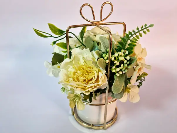 aranjament cu flori artificiale mic