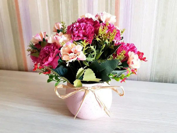 aranjament garofite rosii