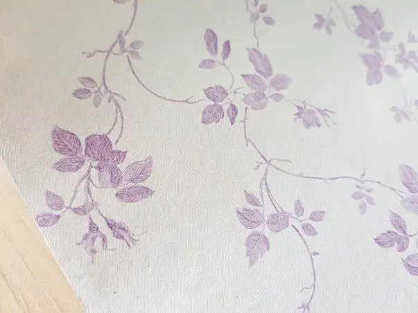 autocolant alb cu model floral lila