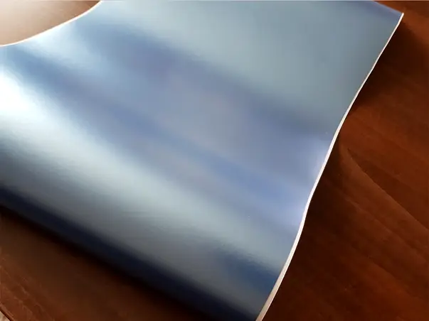 autocolant cu efect metalic bleu electric chrome