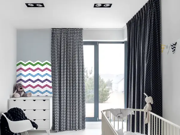 autocolant de perete multicolor pentru camera copiilor model zig zag folina s06