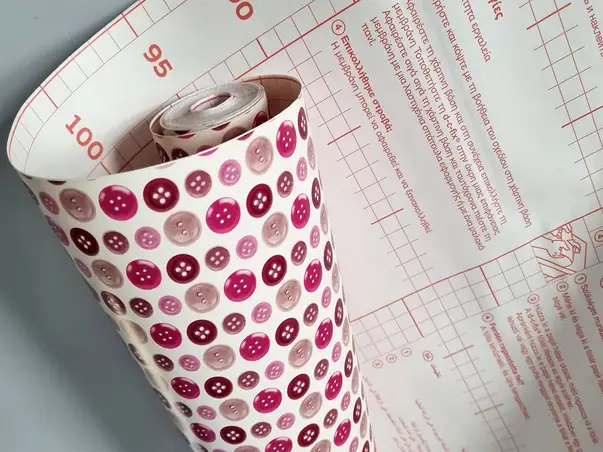 autocolant decorativ alb cu roz