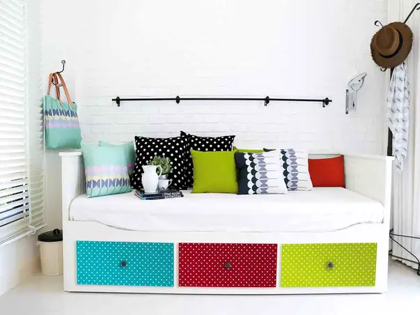 autocolant decorativ cu buline petersen