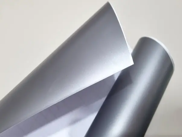 autocolant gri metalic cu aspect mat