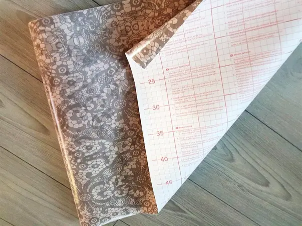 autocolant imprimeu dantela aurora